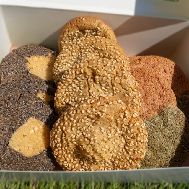 Mindset (1 Dozen Signature Box).